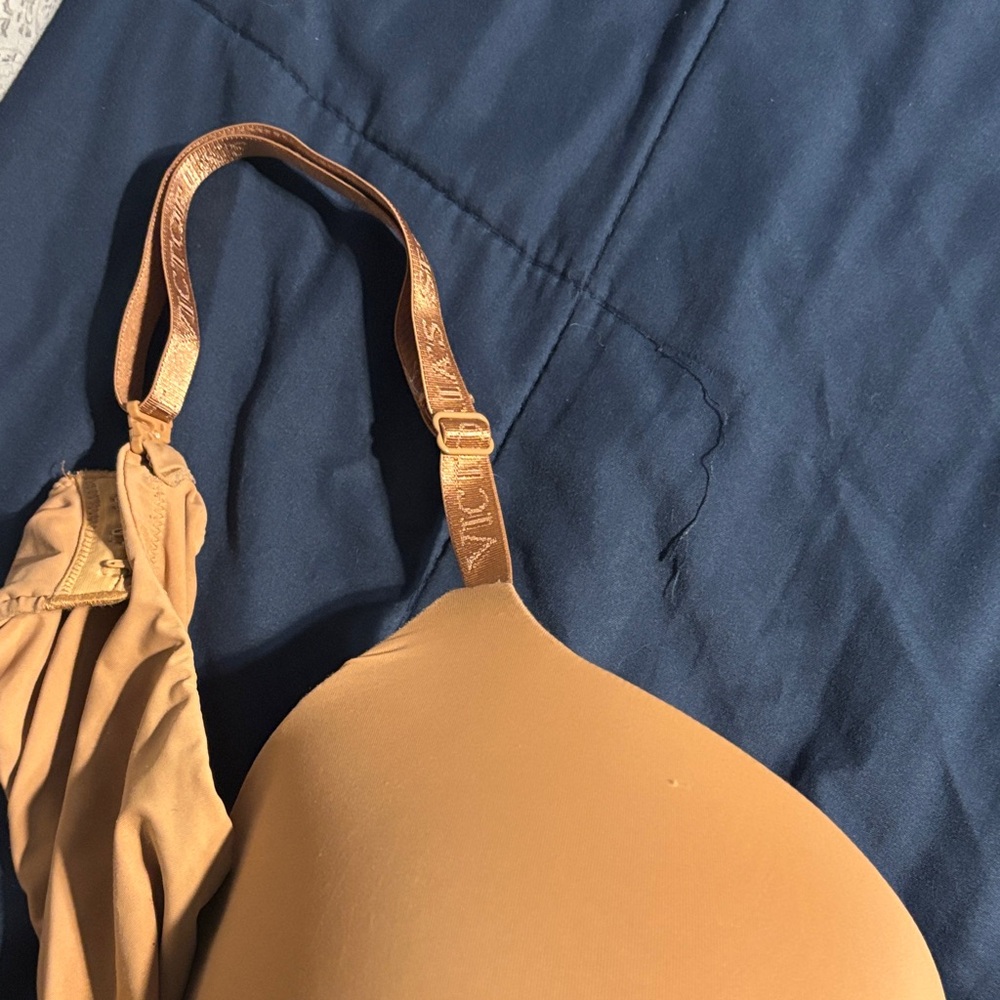Victoria's Secret Praline t-shirt, push-up full coverage bra.  40D - Picture 3 of 5